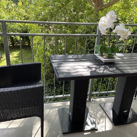 Attraktive Wohnung Mit Balkon Zum Gruenen Hinterhof Schwerin  Extérieur photo