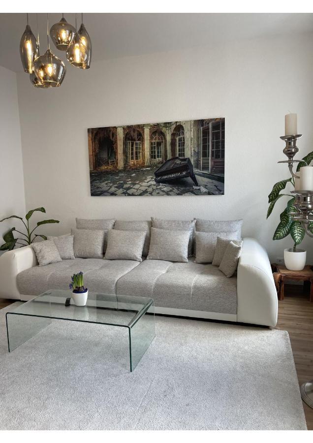 Attraktive Wohnung Mit Balkon Zum Gruenen Hinterhof Schwerin  Extérieur photo