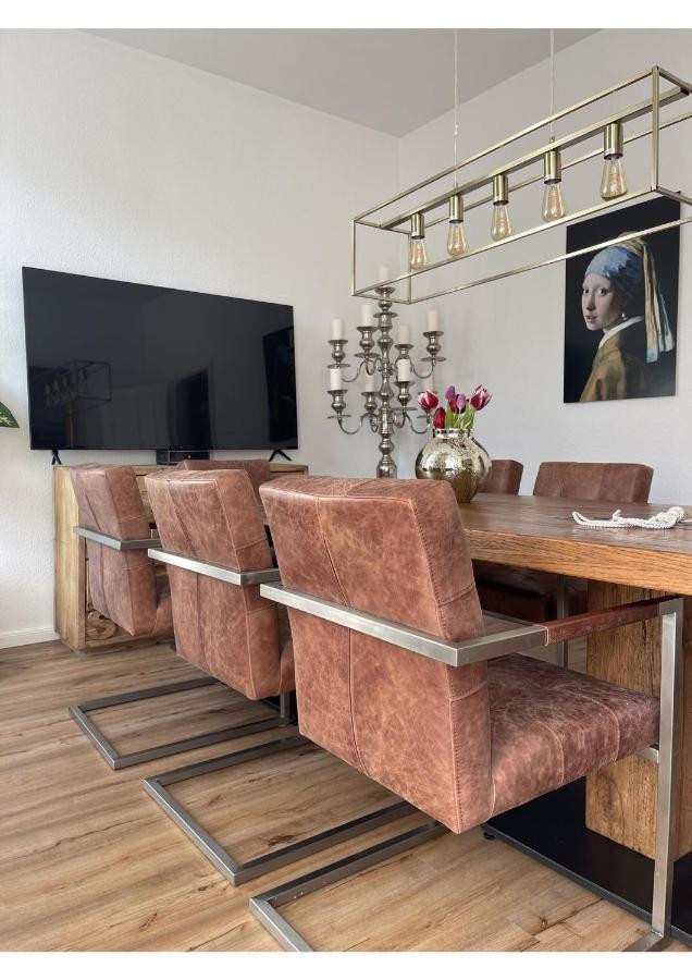 Attraktive Wohnung Mit Balkon Zum Gruenen Hinterhof Schwerin  Extérieur photo