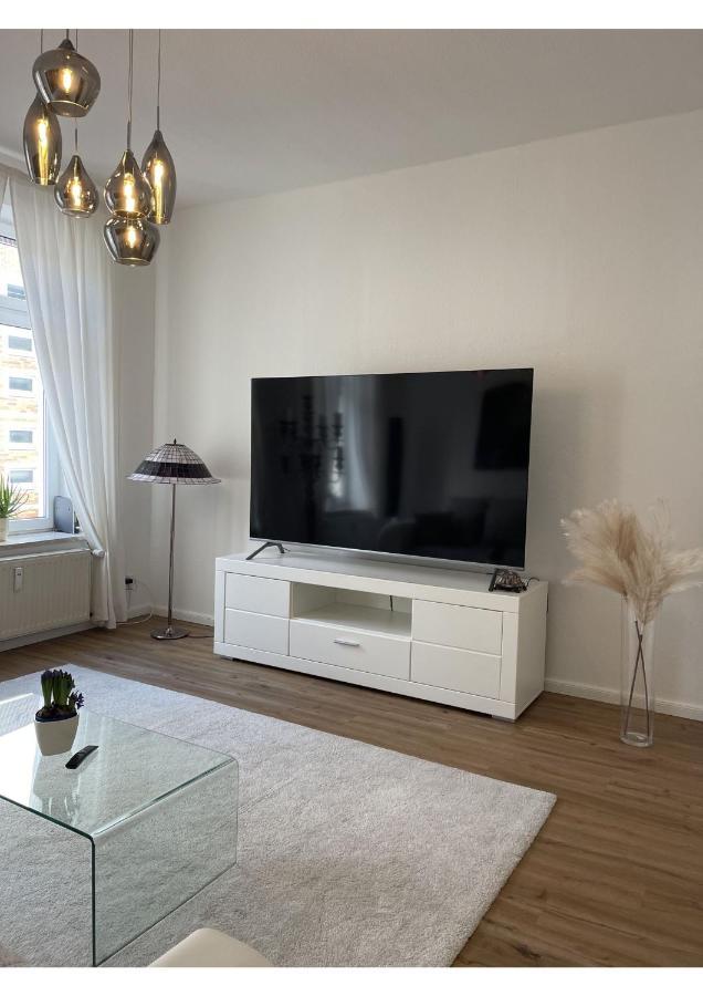 Attraktive Wohnung Mit Balkon Zum Gruenen Hinterhof Schwerin  Extérieur photo
